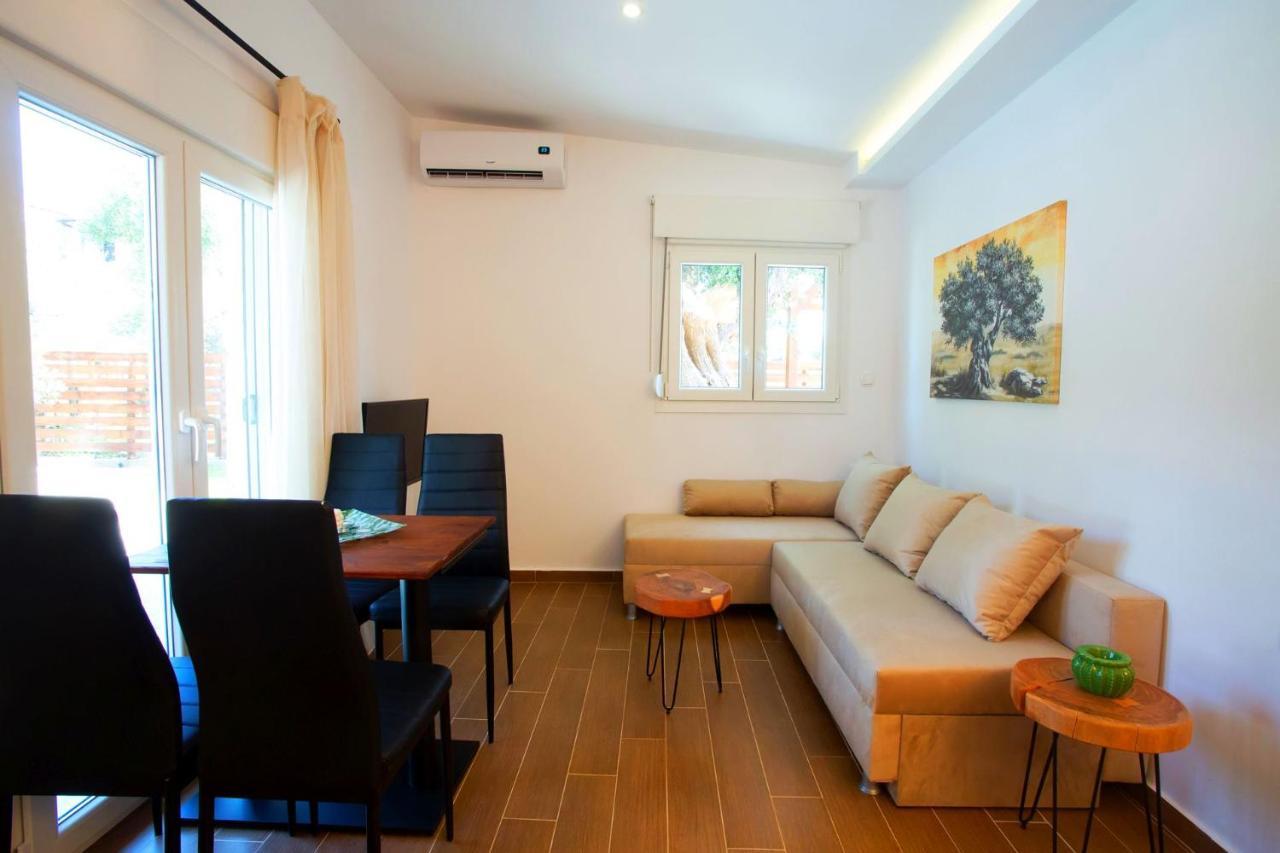 Salonikiou Beach Apartments & Villas Áyios Nikólaos Exterior foto